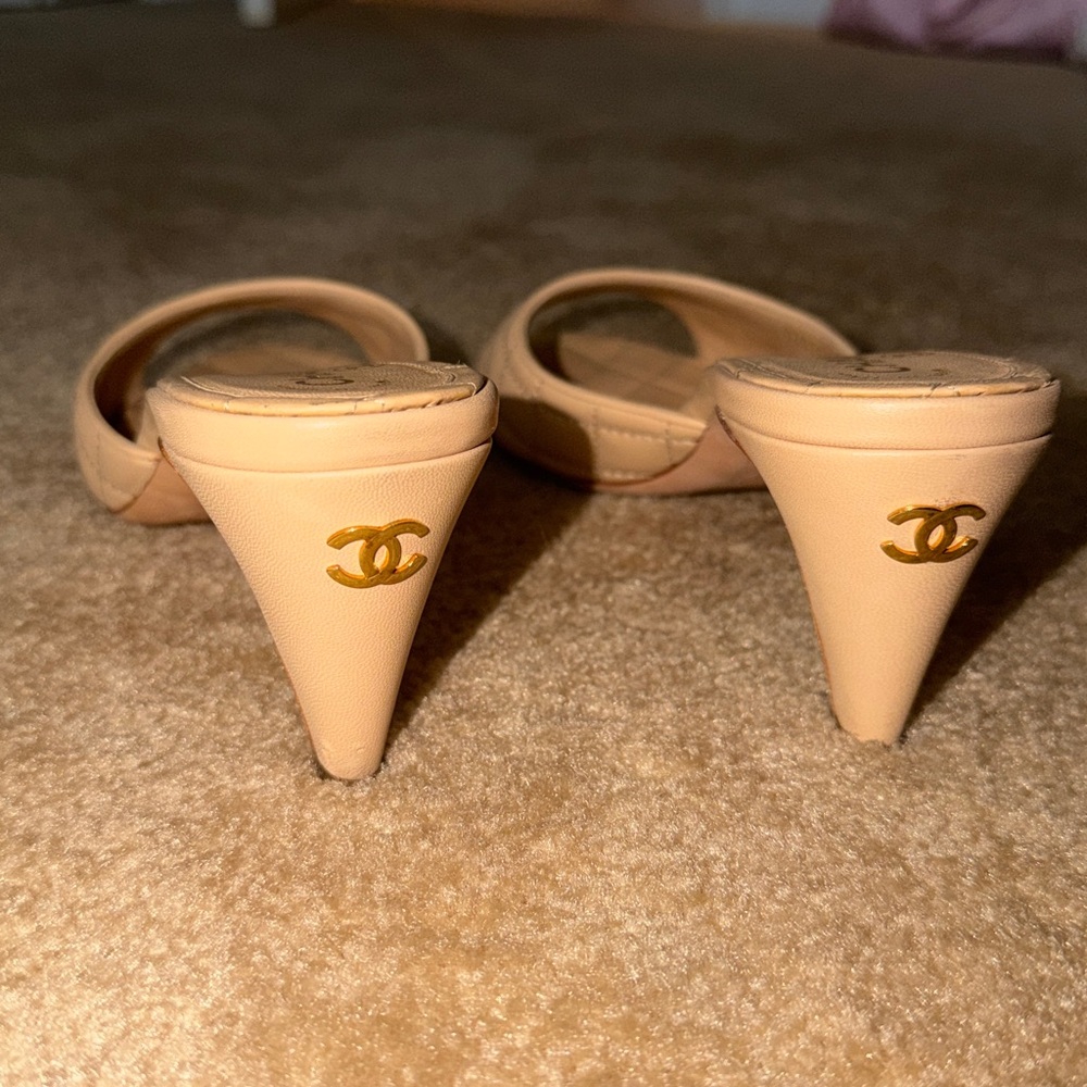 Classic quilted chanel heels nude gold logo cc - Picture 10 of 12